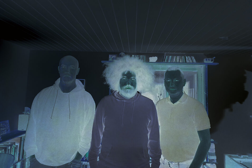 Negativ-Bild von drei Personen, es ist das Trio Dreiklangdimensionen.