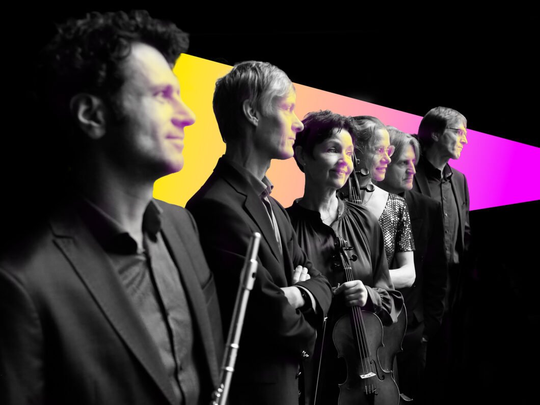 Sechs Musikerinnen und Musiker im Profil fotografiert, schwarz-weiß, grafisch bearbeitet, sodass ihre Gesichter gelb-pink angeleuchtet werden. Es ist Das Neue Ensemble.